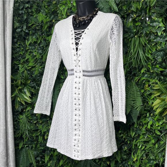 BARDOT Dress Women Small White Bohemian Lace Up Fit Flare Gigi 2158 - Picture 6 of 10